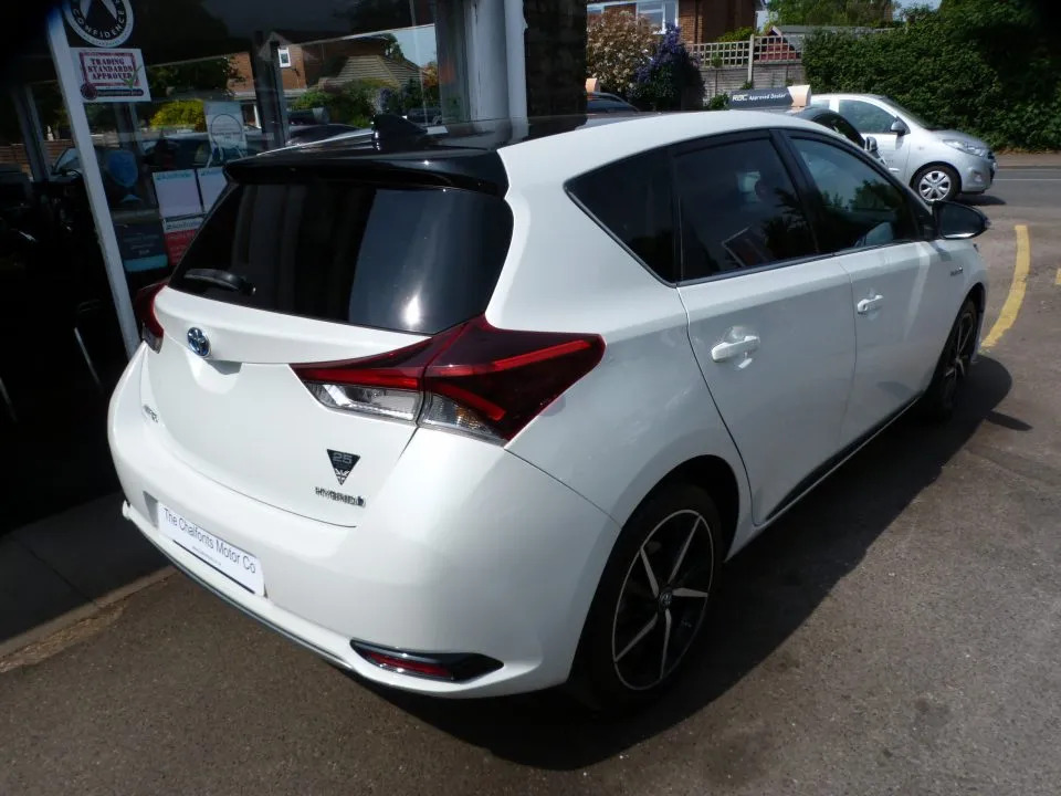 Toyota Auris 1.8 Vvt-h Gb25 Ltd  White #3