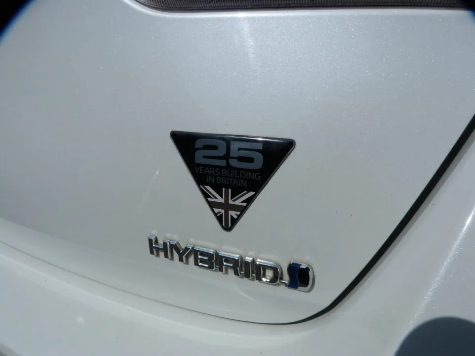 Toyota Auris 1.8 Vvt-h Gb25 Ltd  White #6