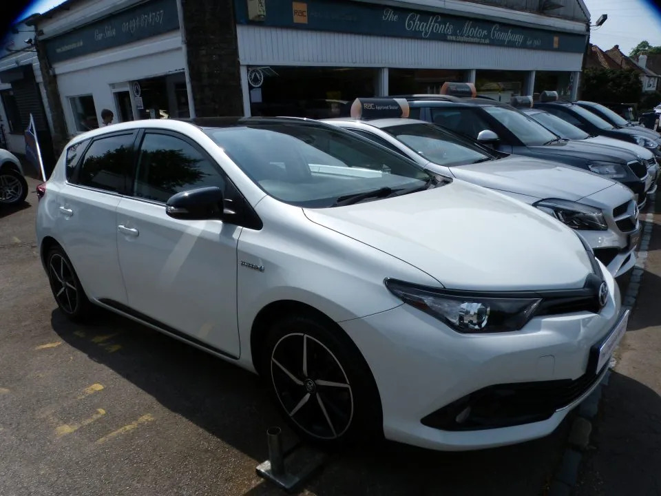 Toyota Auris 1.8 Vvt-h Gb25 Ltd White