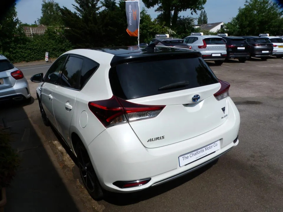 Toyota Auris 1.8 Vvt-h Gb25 Ltd  White #2