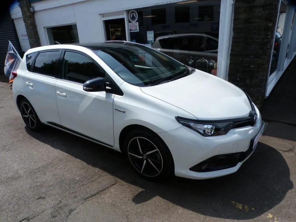Toyota Auris 1.8 Vvt-h Gb25 Ltd  White #5