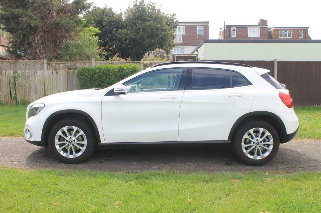 Mercedes-Benz GLA Class 2019 Mercedes-benz Gla 1.6 Gla200 Se Suv Petro SD19WYK White #3