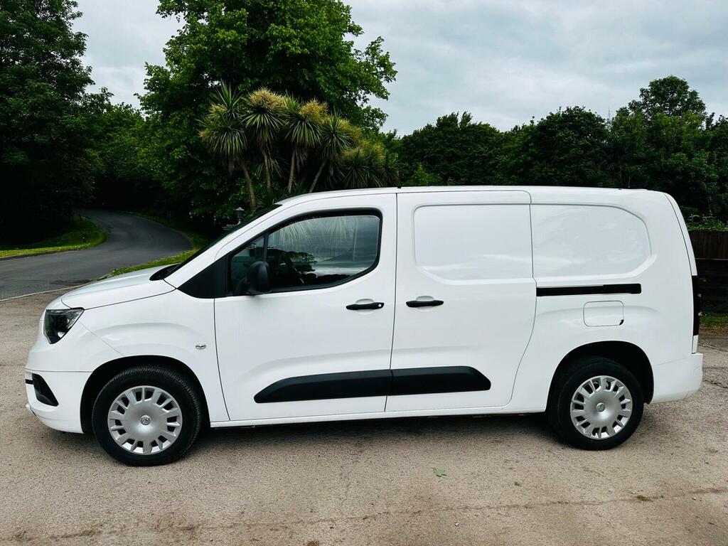 Vauxhall Combo 1.5 Turbo D 2300 Sportive L2 H1 Euro 6 DV71UAG White #4