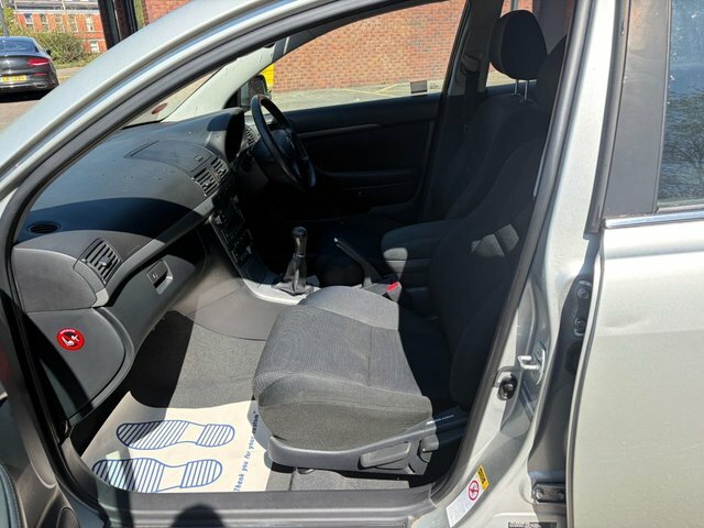 Toyota Avensis Hatchback Silver #13
