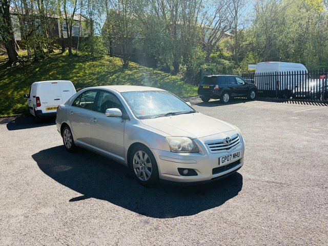 Toyota Avensis Hatchback Silver #1