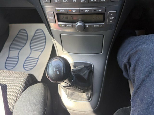Toyota Avensis Hatchback Silver #17