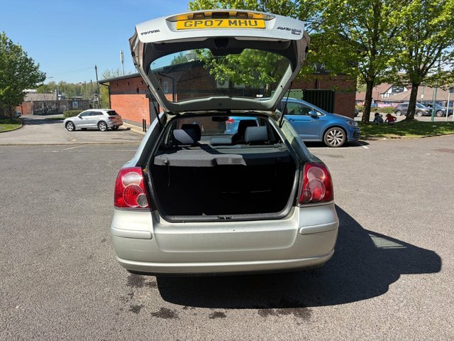 Toyota Avensis Hatchback Silver #11