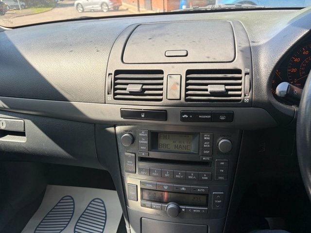 Toyota Avensis Hatchback Silver #16
