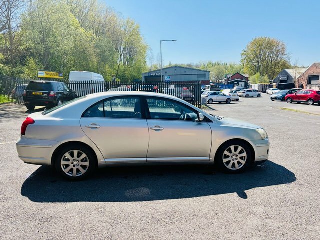 Toyota Avensis Hatchback Silver #7