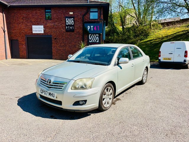 Toyota Avensis Hatchback Silver #3