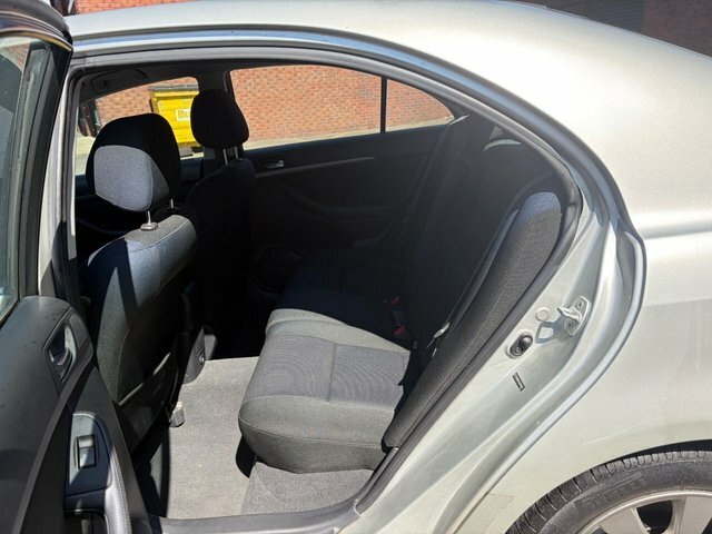 Toyota Avensis Hatchback Silver #12