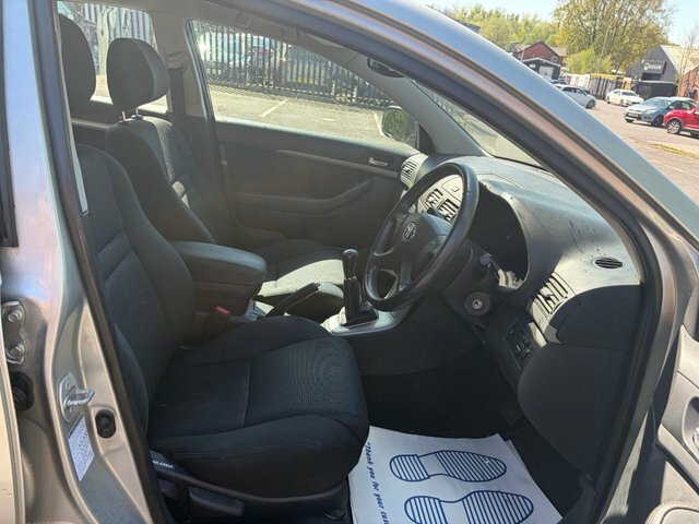 Toyota Avensis Hatchback Silver #9