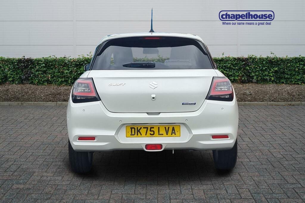 Suzuki Swift Motion Mhev 1.2 DK75LVA White #4