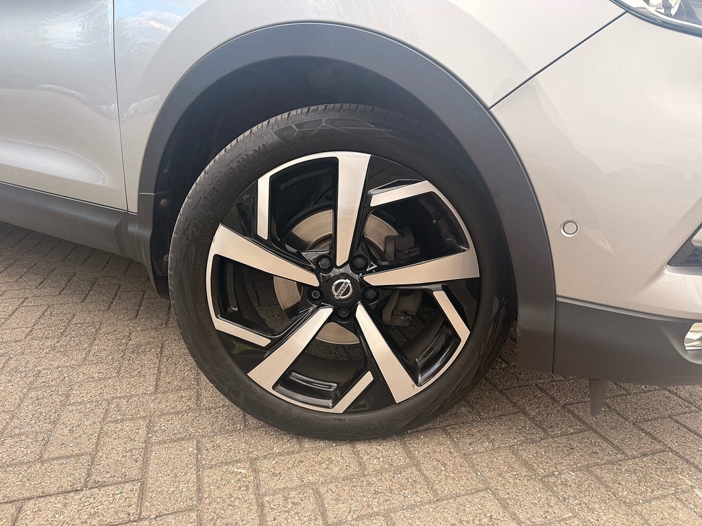 Nissan Qashqai Dig-t Tekna KD68DFX Silver #2
