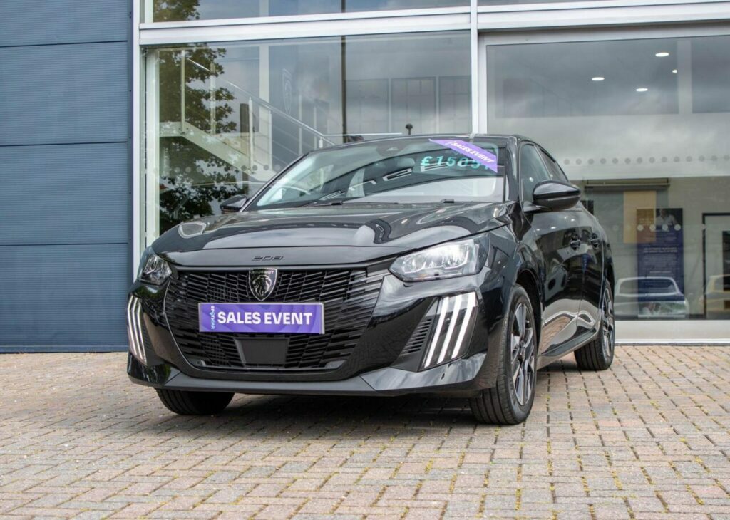 Peugeot 208 1.2 Puretech Allure Euro 6 S S FH74TZB Black #3