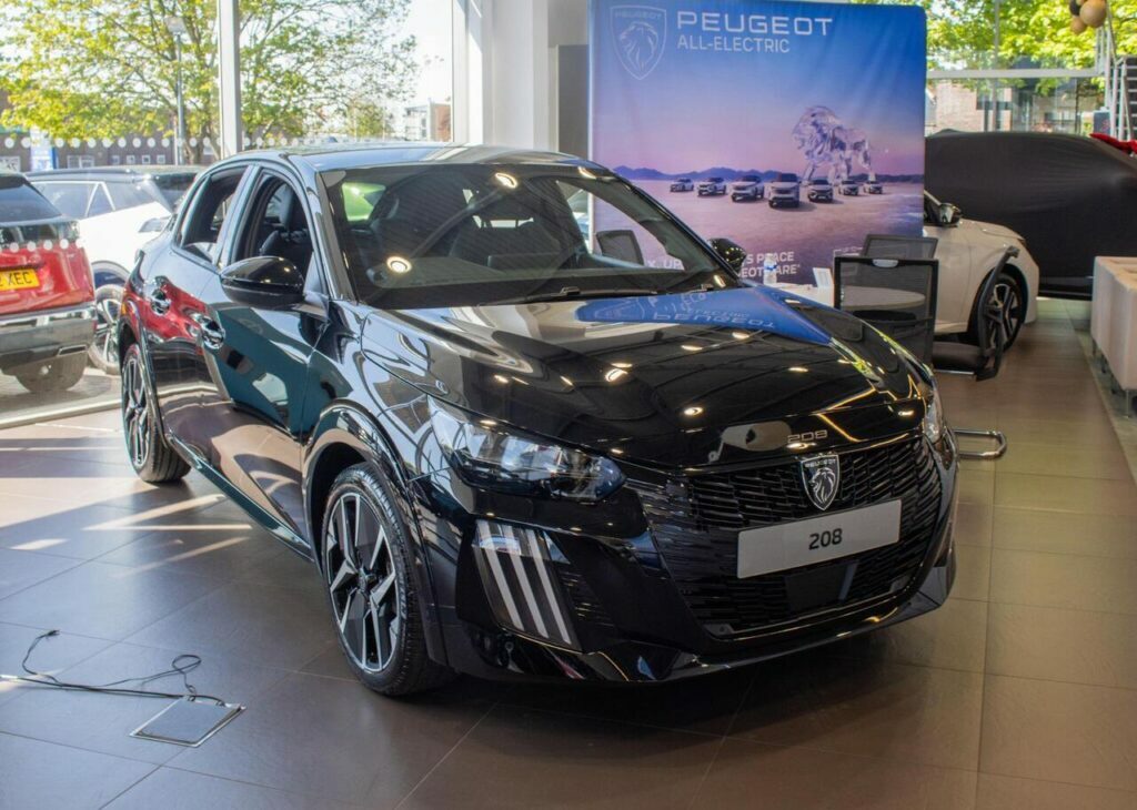 Peugeot 208 Hatchback Black #2