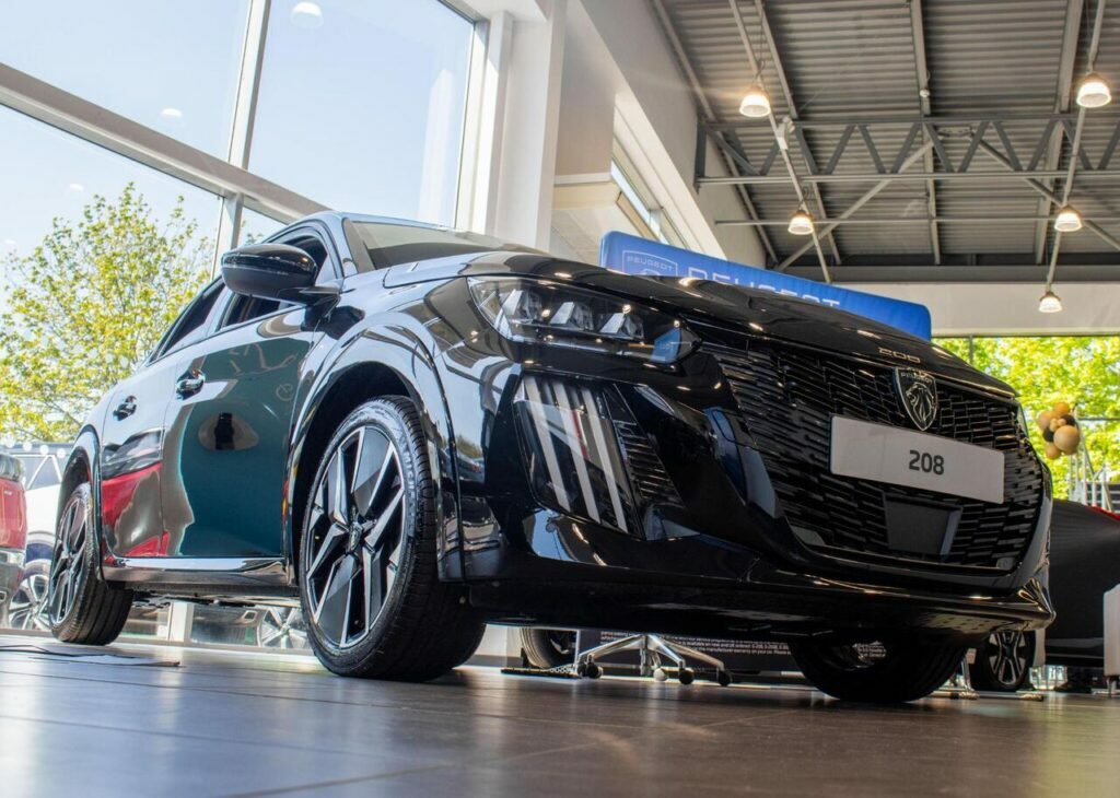 Peugeot 208 Hatchback Black #4