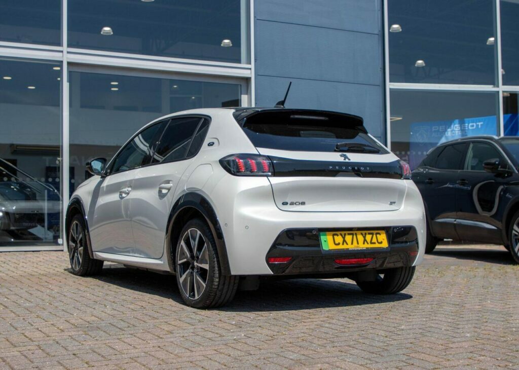 Peugeot e-208 50Kwh Gt Premium White #4