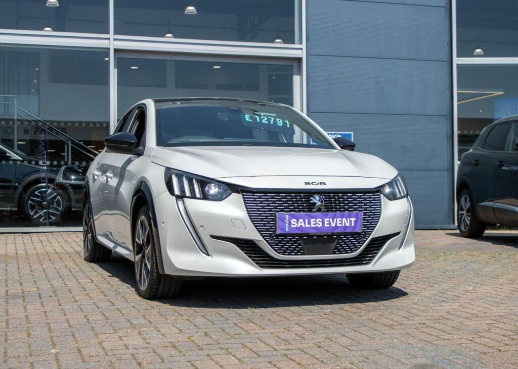 Peugeot e-208 50Kwh Gt Premium White #5