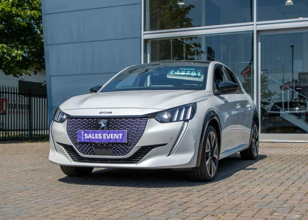 Peugeot e-208 50Kwh Gt Premium White #3