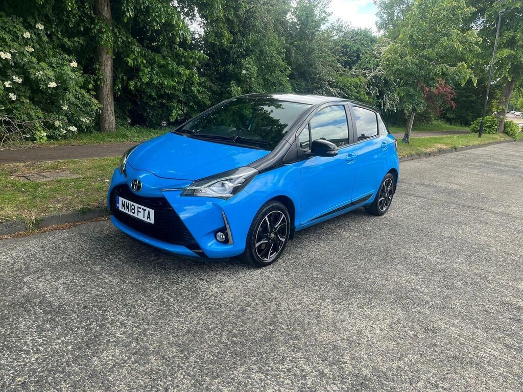 Toyota Yaris 1.5 Vvt-i Grey Bi-tone Euro 6 Blue