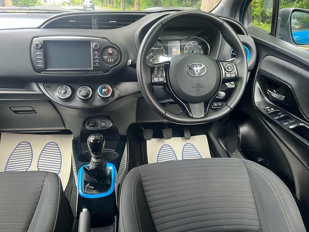 Toyota Yaris 1.5 Vvt-i Grey Bi-tone Euro 6 MM18FTA Blue #4
