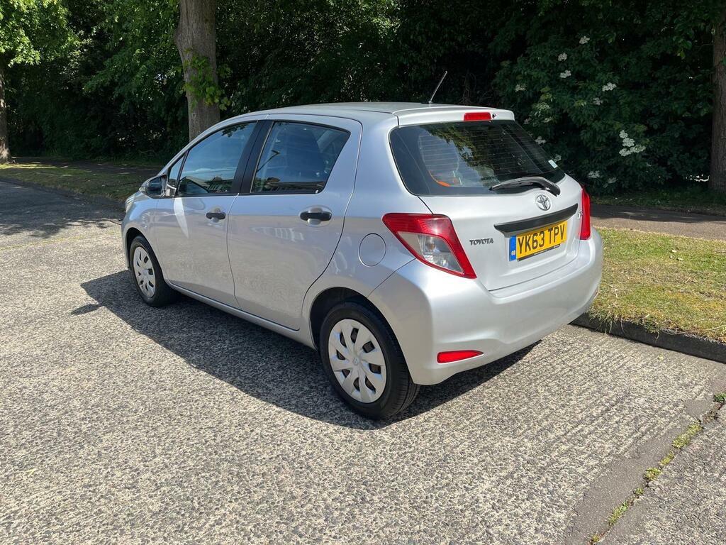 Toyota Yaris 1.0 Vvt-i T2 Euro 5 Silver #2