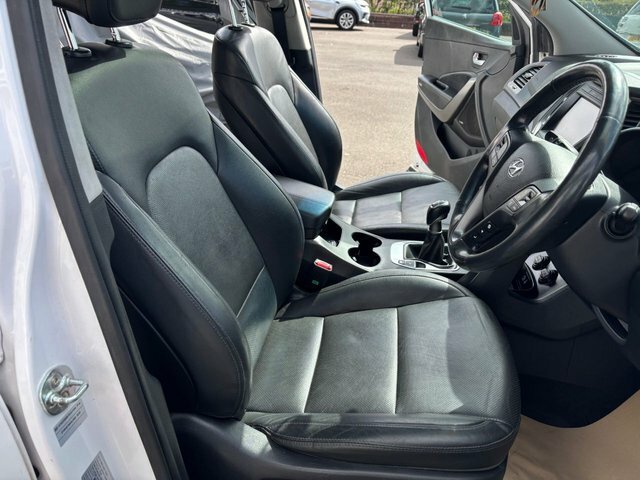 Hyundai Santa Fe 2.2 Crdi Blue Drive Premium Se Suv Manu DN67PSO White #4
