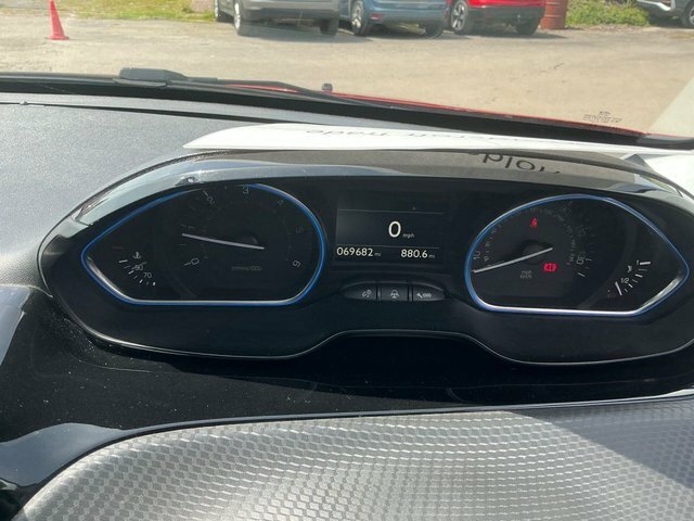 Peugeot 2008 1.6 Bluehdi Allure Premium Suv E Red