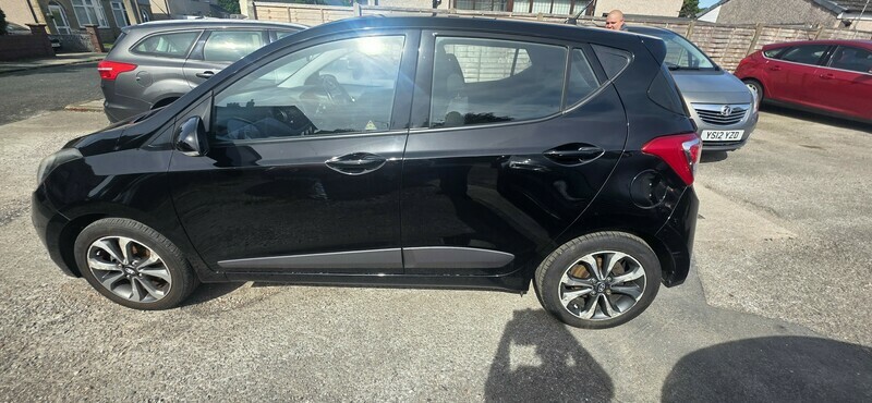 Hyundai I10 Premium 35 A Year KT14THZ Black #5