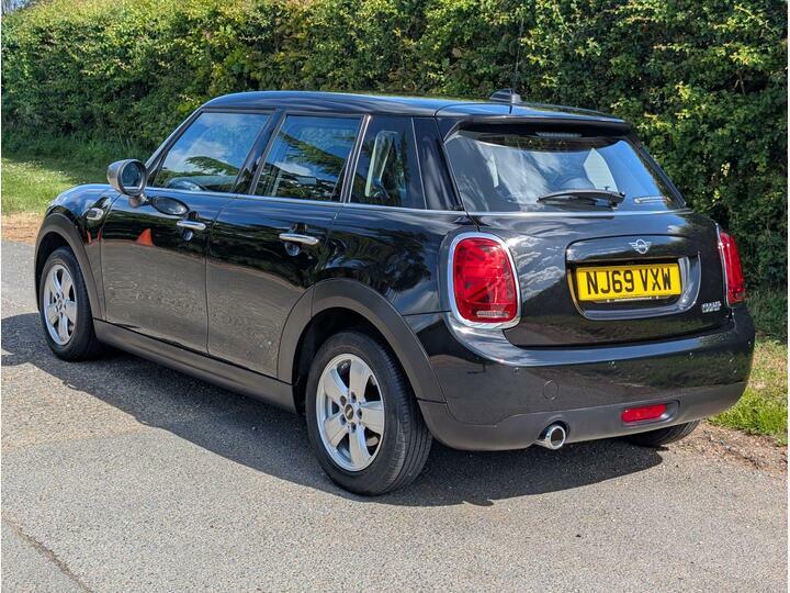 Mini Hatch 1.5 Cooper Classic Euro 6 Ss NJ69VXW Black #3