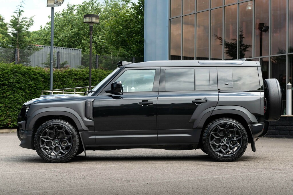 Land Rover Defender 110 2.0 P300 X-dynamic Hse Suv 4Wd Eur Black #5