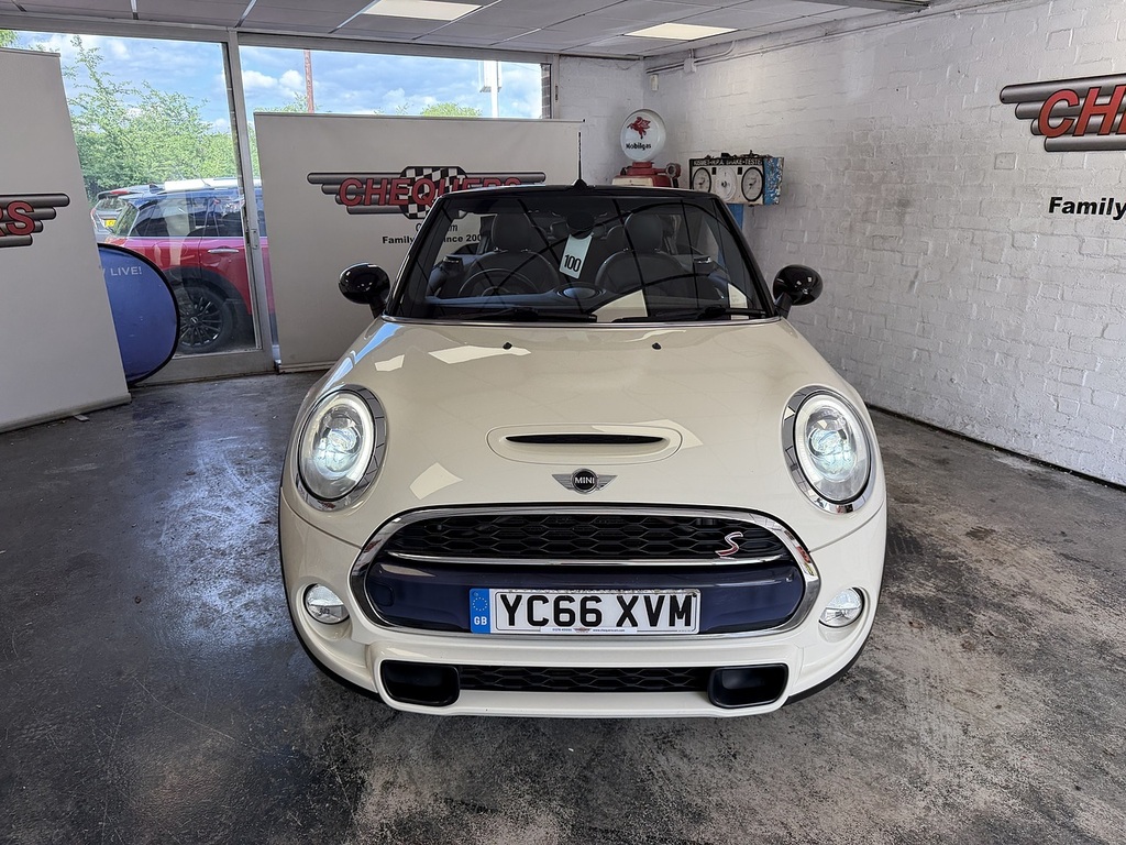 Mini Convertible Cooper S White #5