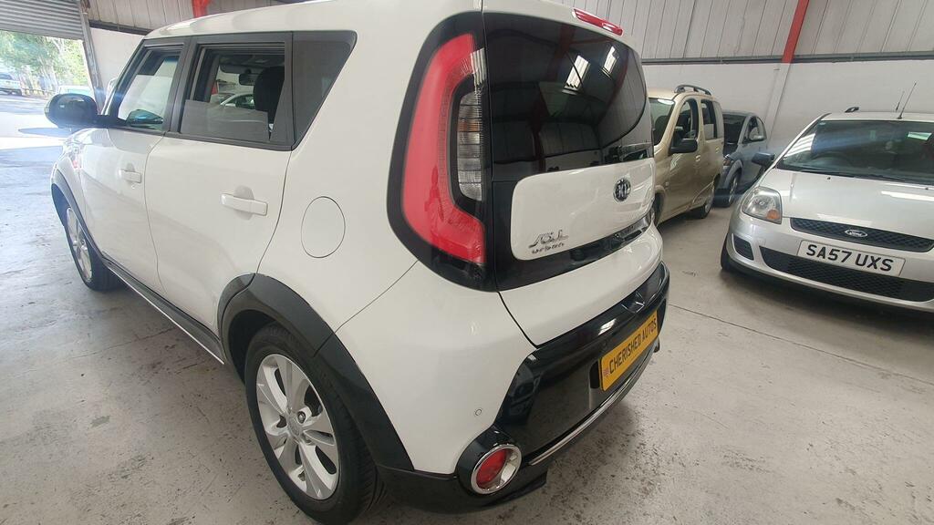 Kia Soul 1.6 Crdi Urban Euro 6 White #4