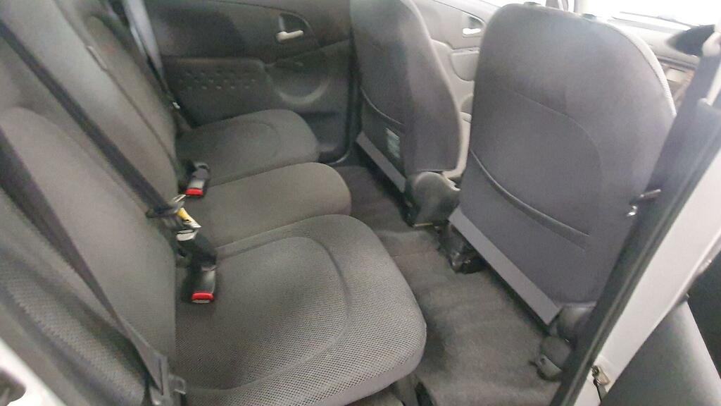 Toyota Verso Hatchback Silver #18