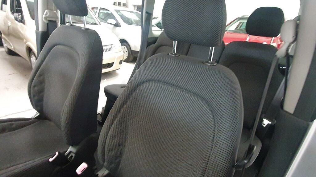 Toyota Verso Hatchback Silver #42
