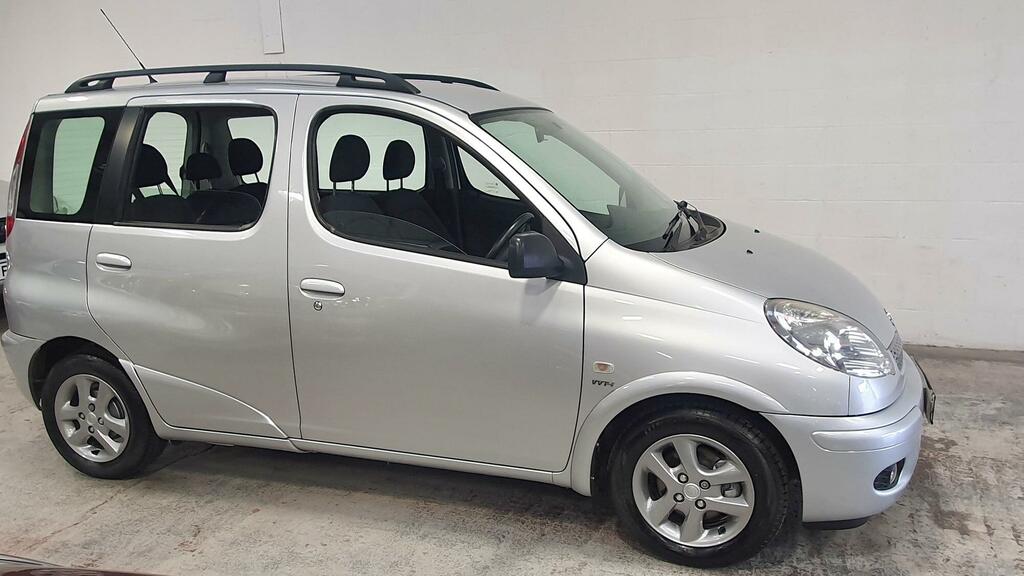 Toyota Verso Hatchback Silver #44