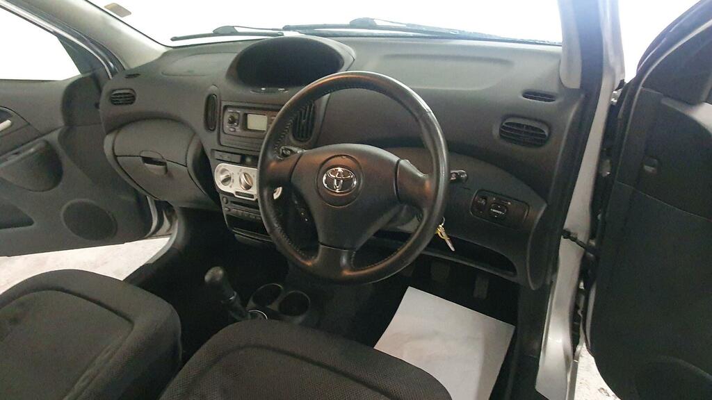 Toyota Verso Hatchback Silver #13