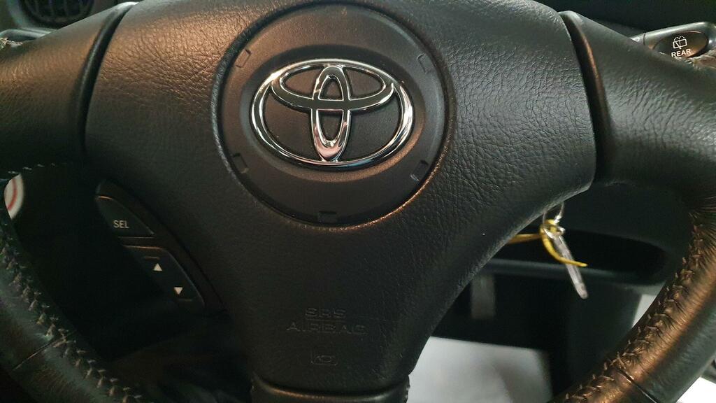 Toyota Verso Hatchback Silver #41