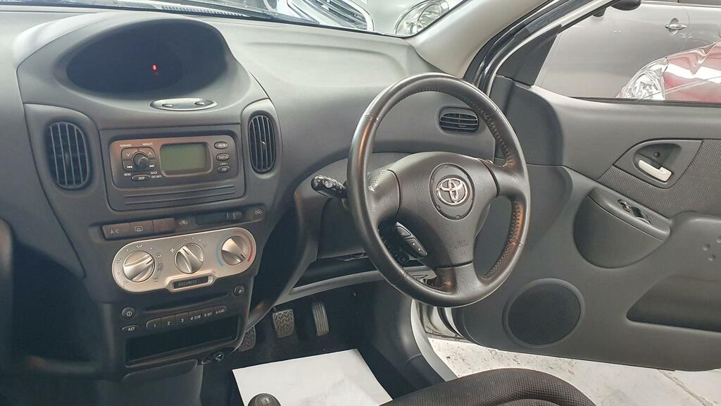 Toyota Verso Hatchback Silver #11