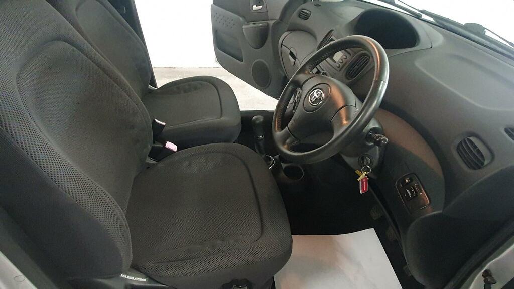 Toyota Verso Hatchback Silver #15