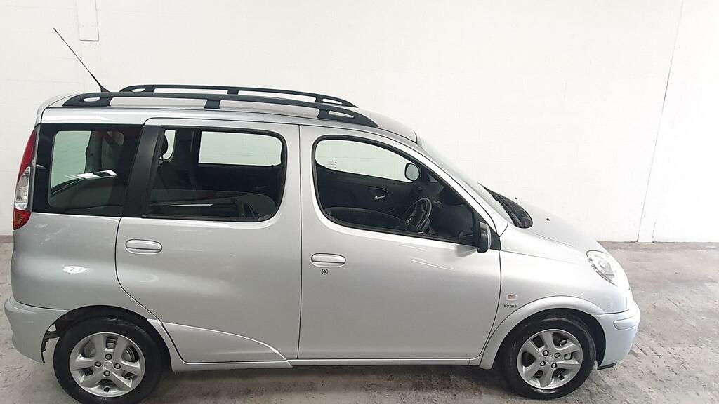 Toyota Verso Hatchback Silver #8