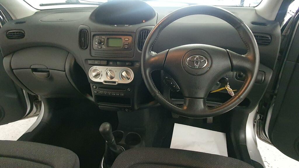 Toyota Verso Hatchback Silver #12