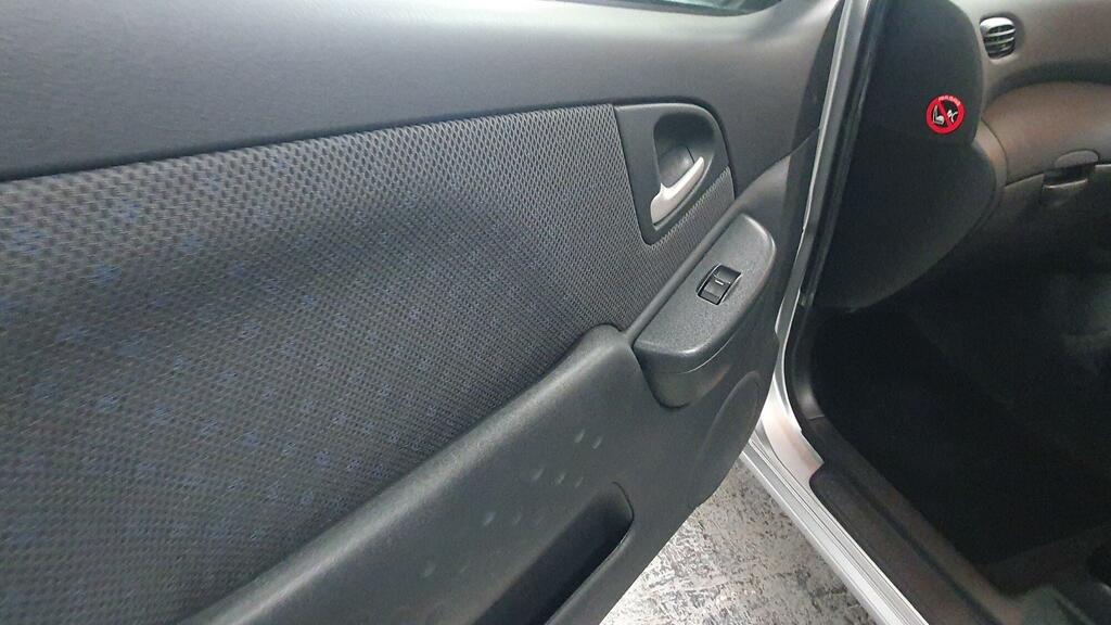 Toyota Verso Hatchback Silver #28