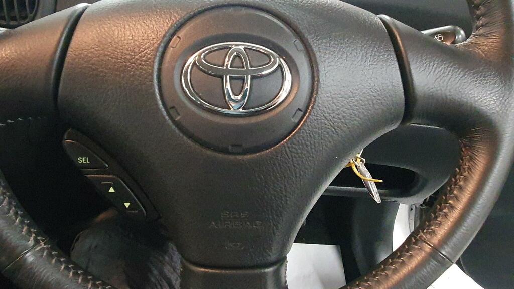 Toyota Verso Hatchback Silver #25