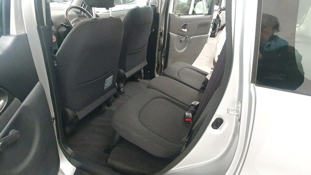 Toyota Verso Hatchback Silver #20