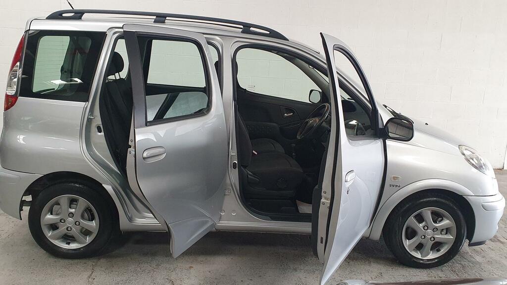Toyota Verso Hatchback Silver #9