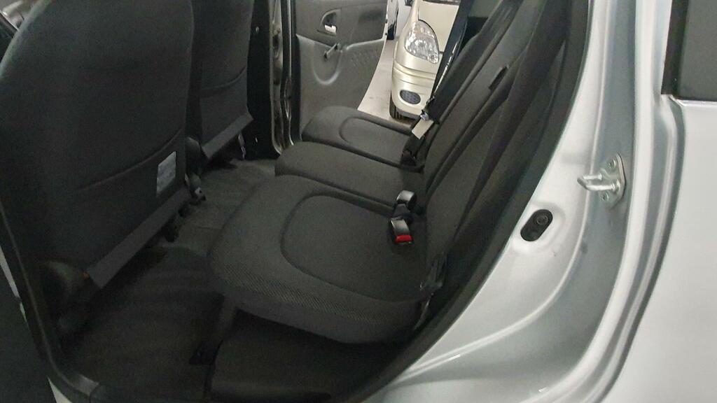 Toyota Verso Hatchback Silver #17