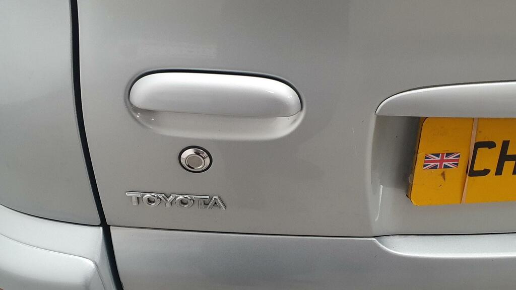 Toyota Verso Hatchback Silver #45