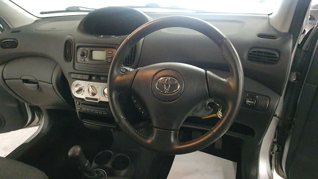 Toyota Verso Hatchback Silver #33